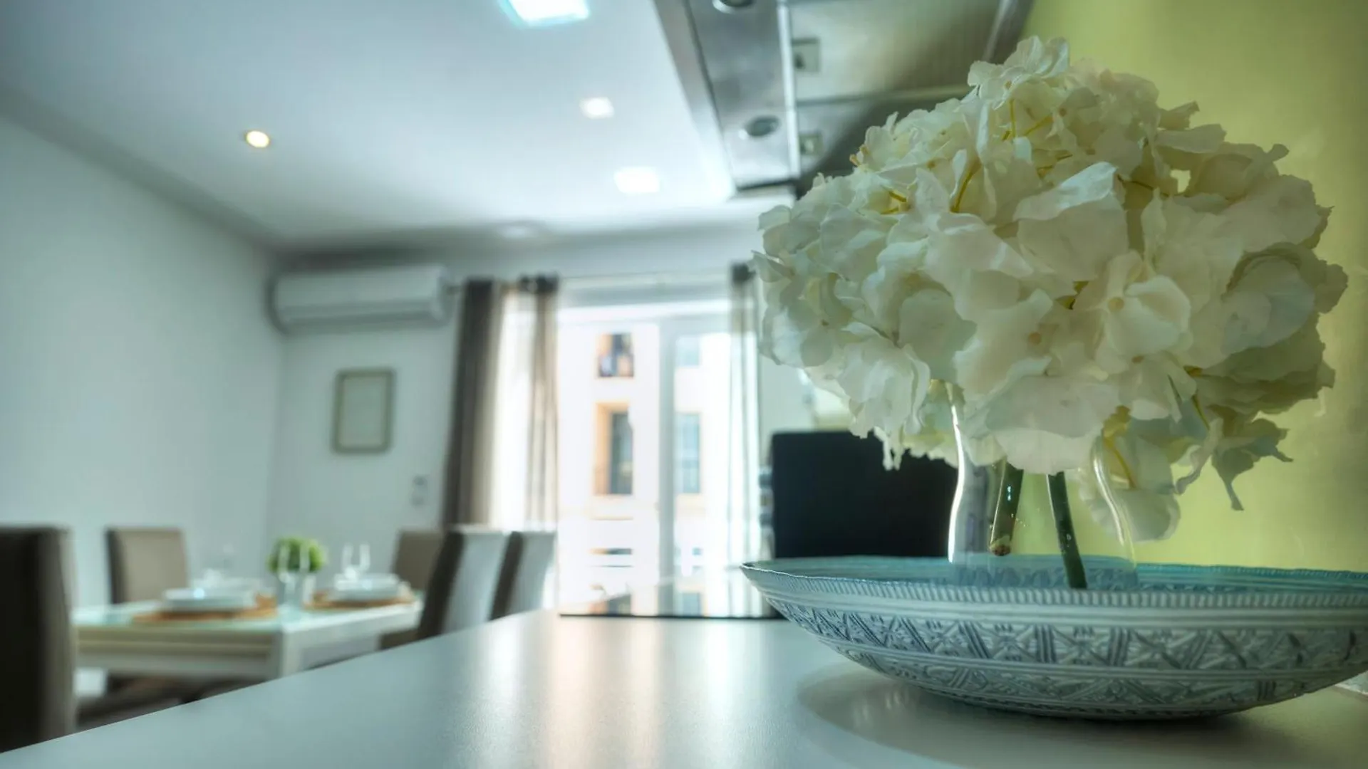 Bright & Large 2Bedrooms In Sliema Center Mpor1-1 0*,  Malta